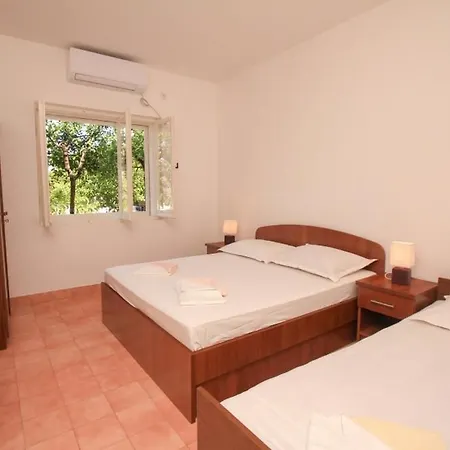 Apartament Robinson Blagica Oskorusno