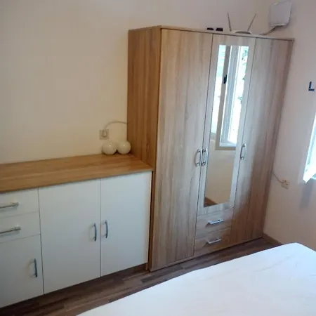 Robinson Blagica Oskorusno