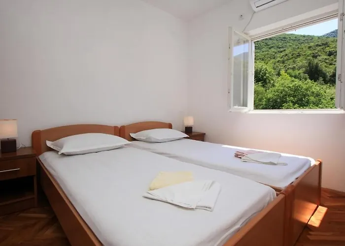 Robinson Blagica شقة Oskorusno