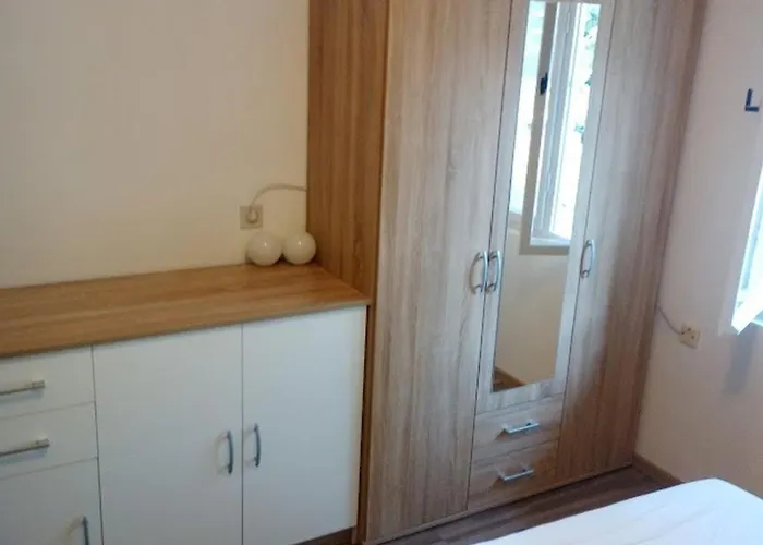 Robinson Blagica Oskorusno